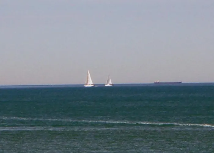 露营国际米兰迪卡斯特儿福萨诺酒店 *